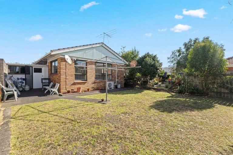 Photo of property in 2/5 Norfolk Place, Papatoetoe, Auckland, 2025