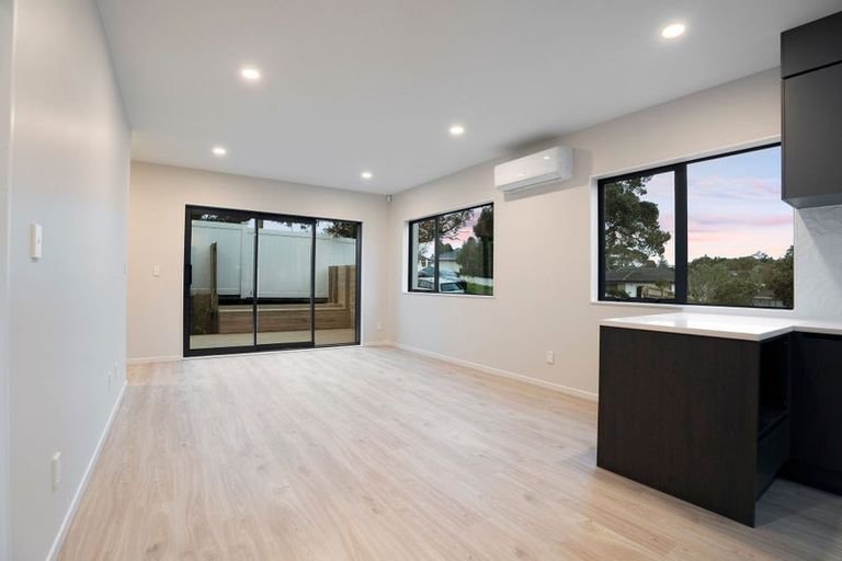 Photo of property in 5a Topliss Drive, Northcross, Auckland, 0632