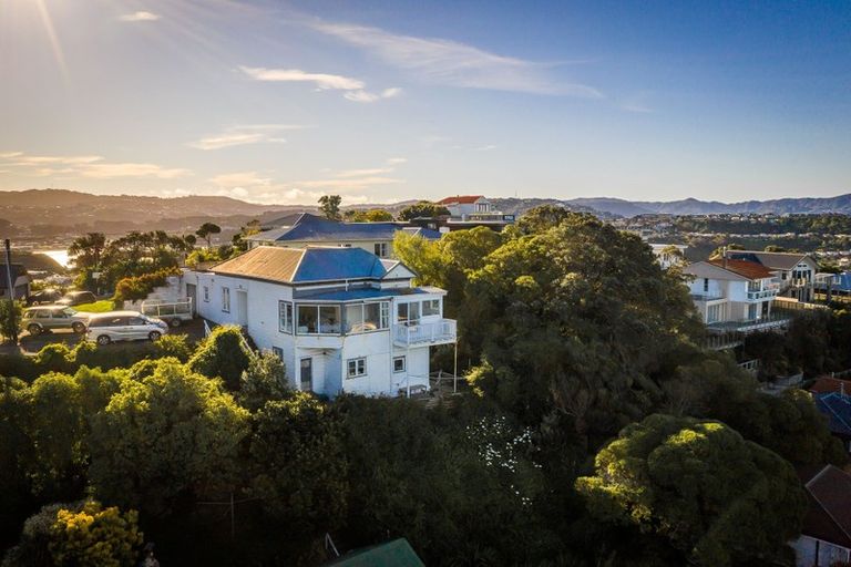 Photo of property in 108 Seatoun Heights Road, Seatoun, Wellington, 6022