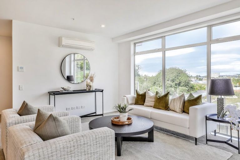 Photo of property in 125 Hibiscus Drive, Orewa, 0931