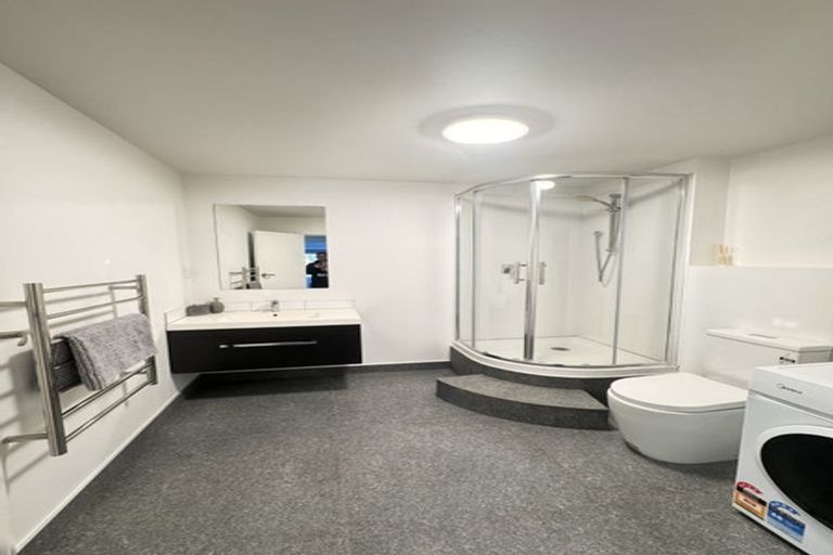 Photo of property in 111 Pupuke Road, Northcote, Auckland, 0627