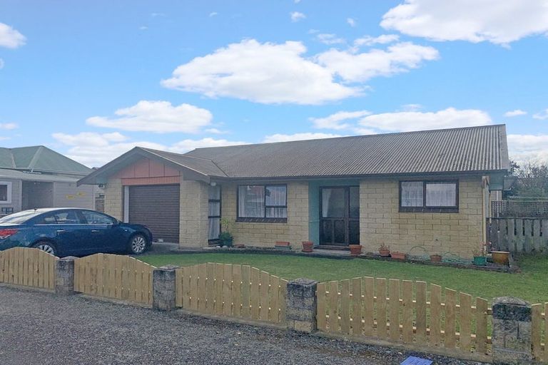 Photo of property in 1a Carlyle Street, Dannevirke, 4930