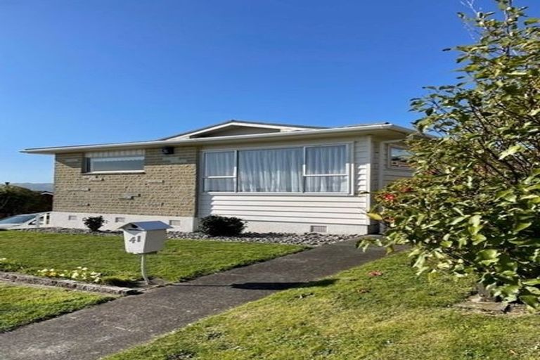 Photo of property in 41 Eskdale Road, Papakowhai, Porirua, 5024