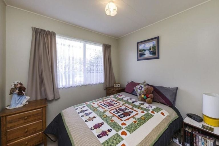 Photo of property in 12 Humphries Place, Awapuni, Palmerston North, 4412
