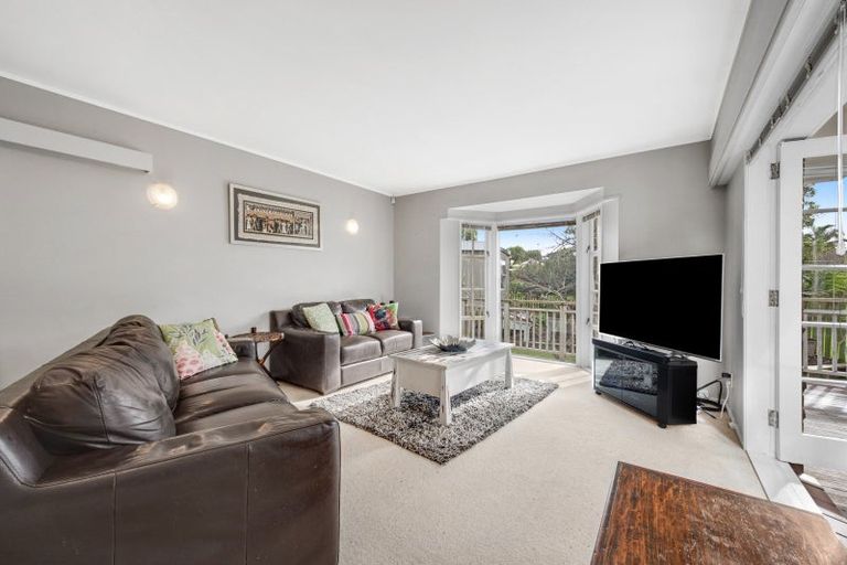 Photo of property in 32 Harford Place, Pakuranga Heights, Auckland, 2010