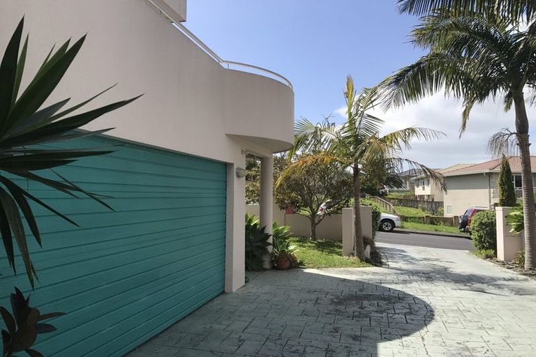 Photo of property in 2 Horizon Way, West Harbour, Auckland, 0618