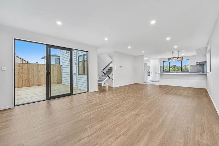 Photo of property in 29d Rotoiti Avenue, Pakuranga Heights, Auckland, 2010