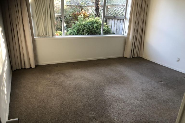 Photo of property in 2/4220 Great North Road, Glendene, Auckland, 0602