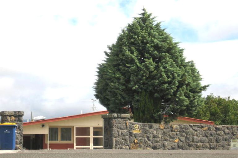 Photo of property in 4140 Great North Road, Glendene, Auckland, 0602