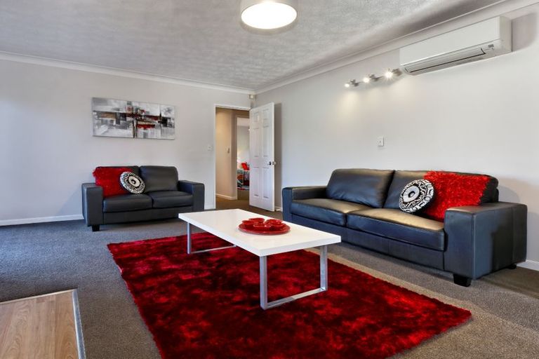 Photo of property in 2 Khaleel Place, Henderson, Auckland, 0612