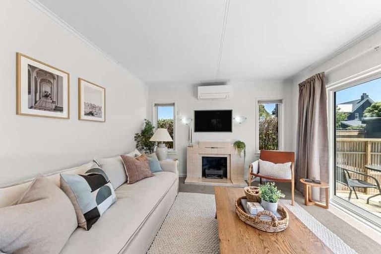 Photo of property in 43b Wallace Place, Westown, New Plymouth, 4310