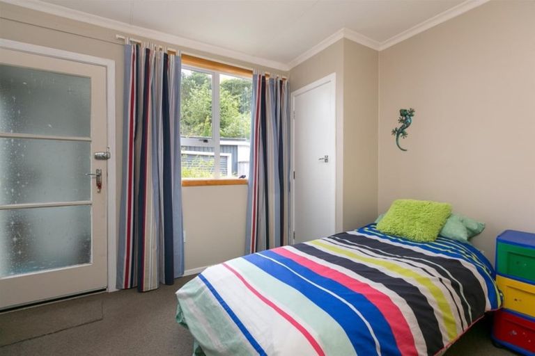 Photo of property in 42 Cumberland Street, Merrilands, New Plymouth, 4312