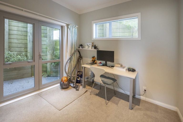 Photo of property in 118a Nicholson Road, Khandallah, Wellington, 6035