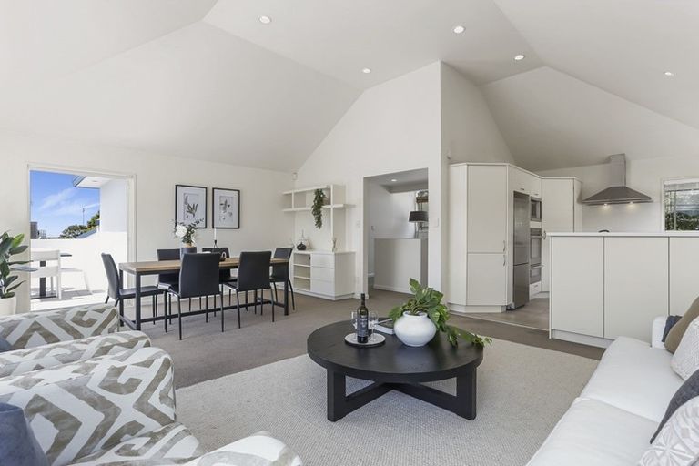 Photo of property in 7 Alfred Street, Northcote Point, Auckland, 0627