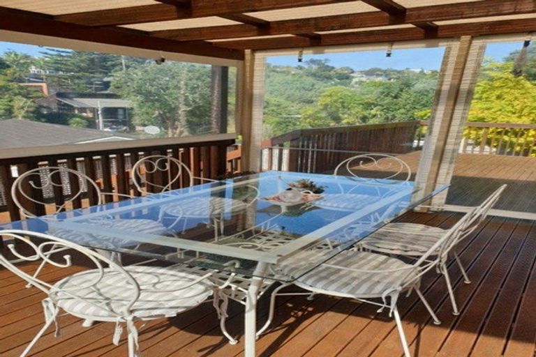 Photo of property in 701a Beach Road, Rothesay Bay, Auckland, 0630