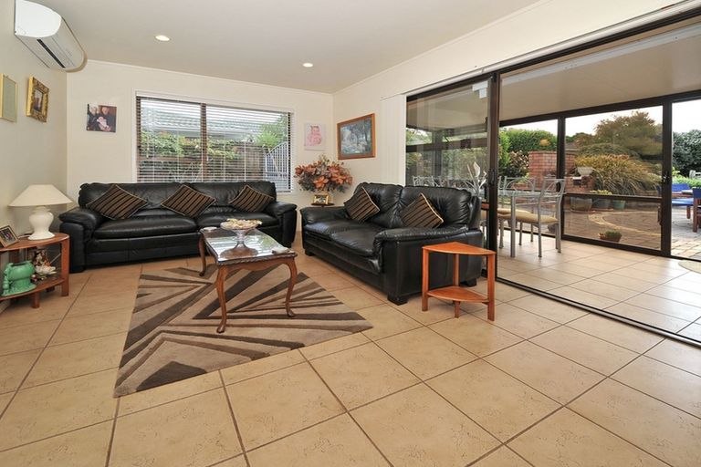 Photo of property in 4 Peridot Place, Conifer Grove, Takanini, 2112