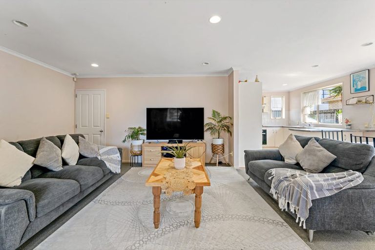 Photo of property in 13 Piriti Place, Weymouth, Auckland, 2103