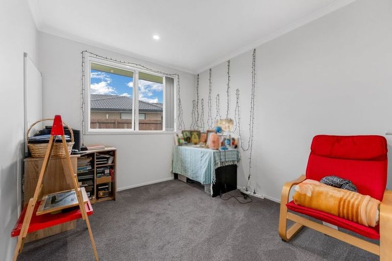 Photo of property in 16 Gibboney Place, Pokeno, 2402