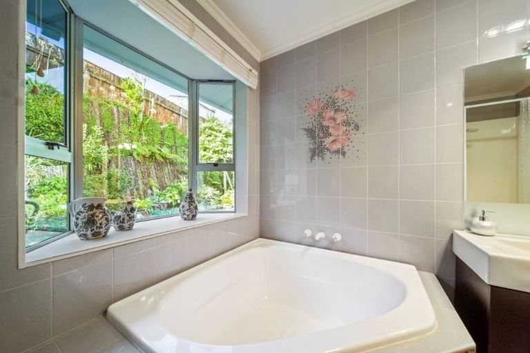 Photo of property in 7 Mcfarlane Street, Oakura, 4314