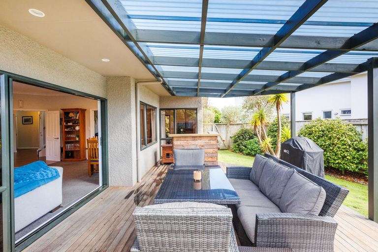 Photo of property in 15 Silkwood Place, Fitzherbert, Palmerston North, 4410