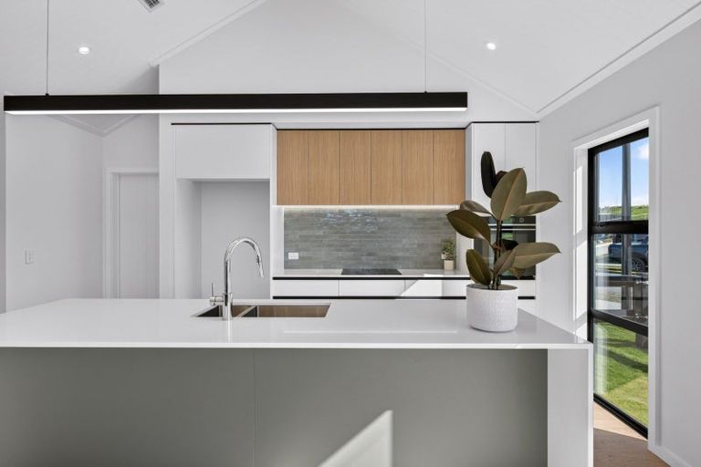 Photo of property in 8 Annie Aranui Drive, Poraiti, 4182
