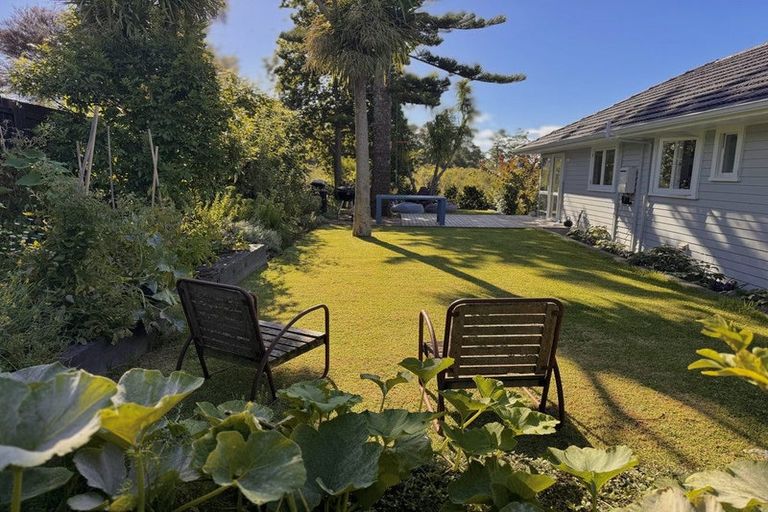 Photo of property in 407a Main Road, Huapai, Kumeu, 0810