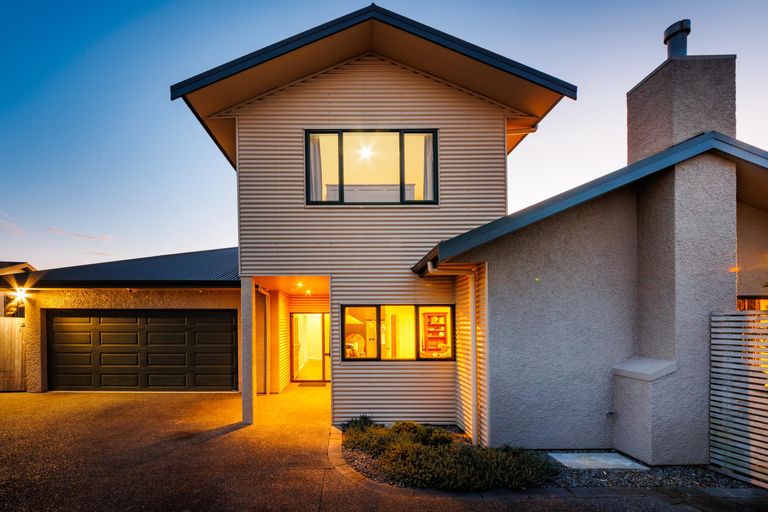 Photo of property in 15 Silkwood Place, Fitzherbert, Palmerston North, 4410
