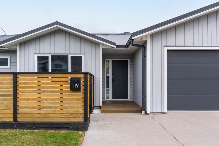 Photo of property in 119 Melksham Drive, Churton Park, Wellington, 6037