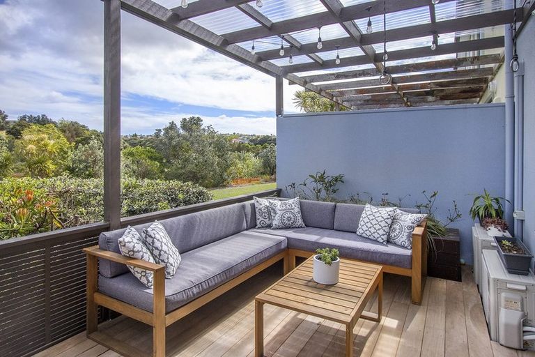 Photo of property in 9s Clearwater Cove, West Harbour, Auckland, 0618