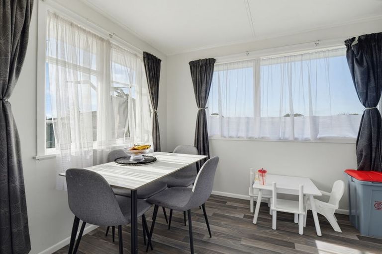 Photo of property in 12 Mosston Road, Castlecliff, Whanganui, 4501