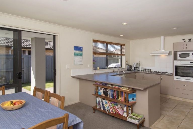 Photo of property in 10 Beachmere Place, Papamoa Beach, Papamoa, 3118