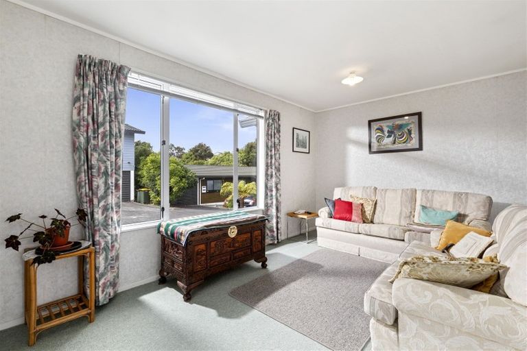 Photo of property in 1/8 Fernlea Rise, Bayview, Auckland, 0629