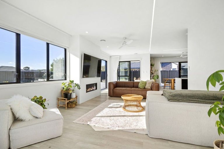 Photo of property in 89 Mawai Hakona Drive, Wallaceville, Upper Hutt, 5018