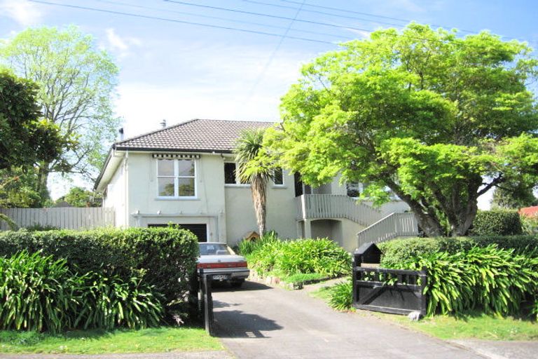 Photo of property in 1 Pah Road, Kawaha Point, Rotorua, 3010