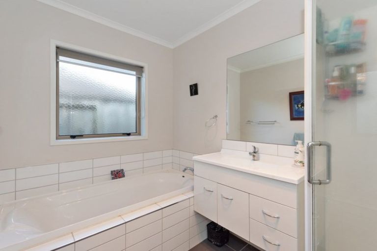 Photo of property in 27 Whitney Place, Rototuna North, Hamilton, 3210