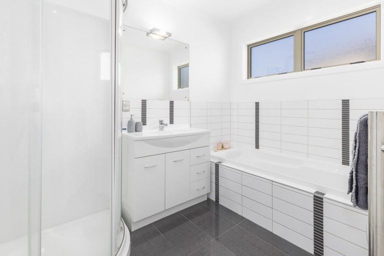 Photo of property in 17 Tasman Close, Aotea, Porirua, 5024