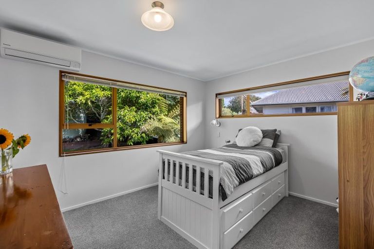 Photo of property in 14 Birdie Place, Red Beach, 0932