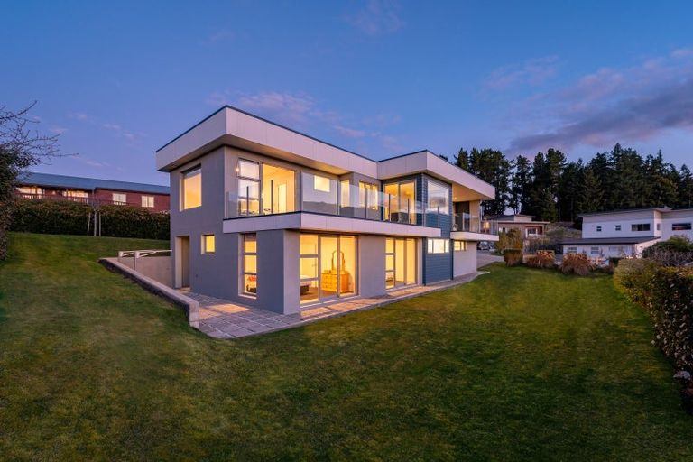 Photo of property in 5 Bovett Place, Wanaka, 9305