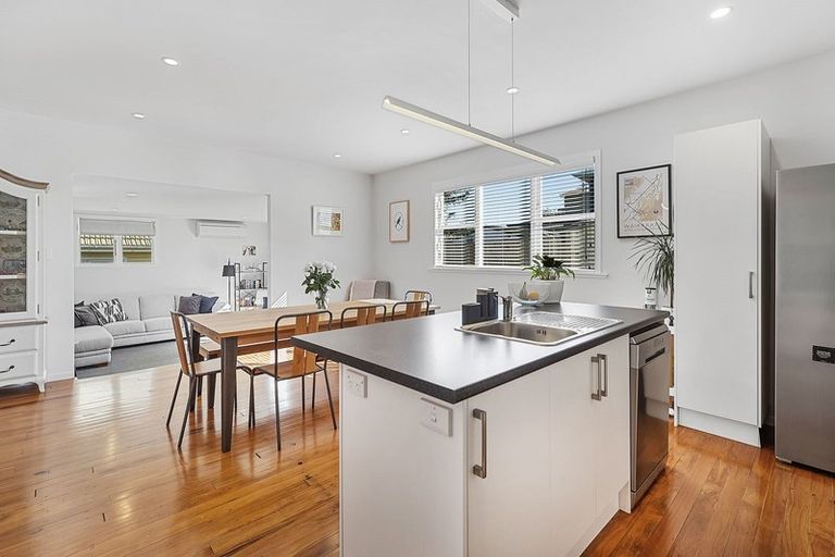 Photo of property in 27a Mexted Terrace, Tawa, Wellington, 5028