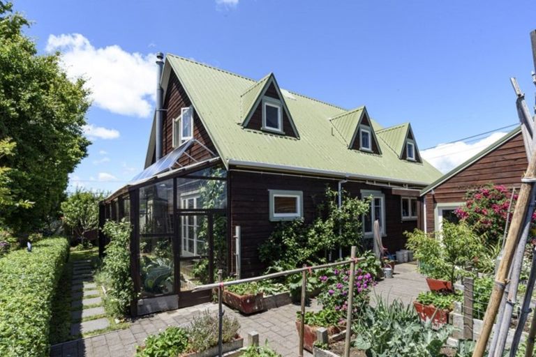 Photo of property in 4 Smith Road, Merrilands, New Plymouth, 4312