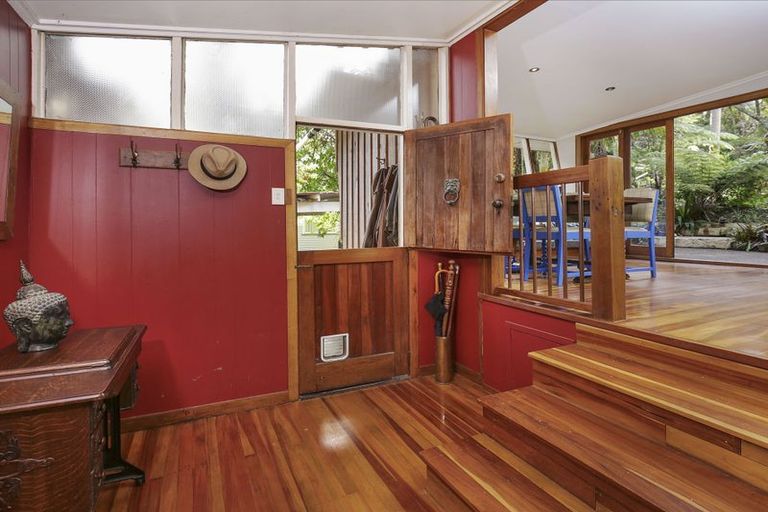 Photo of property in 18 Waima Crescent, Titirangi, Auckland, 0604