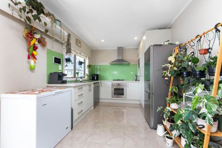 Photo of property in 4237 Great North Road, Glendene, Auckland, 0602