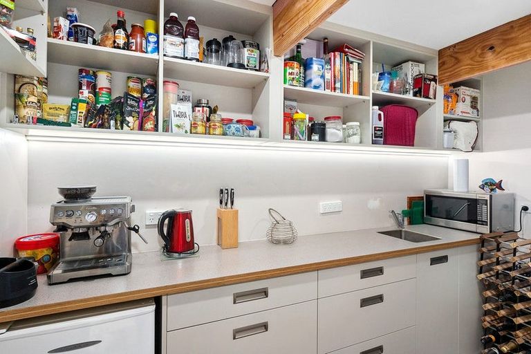 Photo of property in 315 Glenfield Road, Glenfield, Auckland, 0629