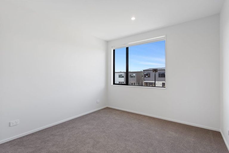Photo of property in 24 Viridian Avenue, Rosehill, Papakura, 2113