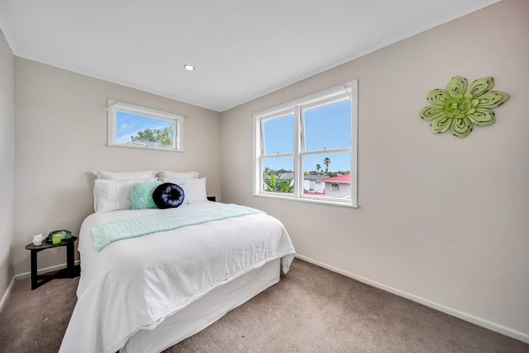Photo of property in 12 Ronald Place, Manurewa, Auckland, 2102