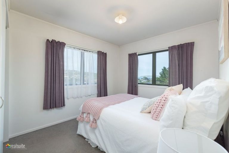 Photo of property in 27 Morere Street, Titahi Bay, Porirua, 5022