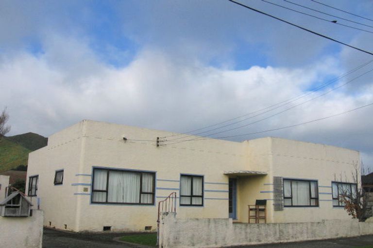 Photo of property in 15 Moana Grove, Waiwhetu, Lower Hutt, 5010