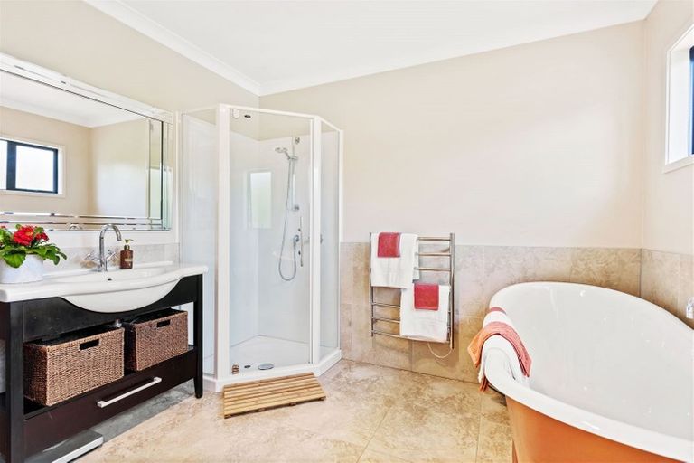 Photo of property in 32 The Avenue, Albany, Auckland, 0632