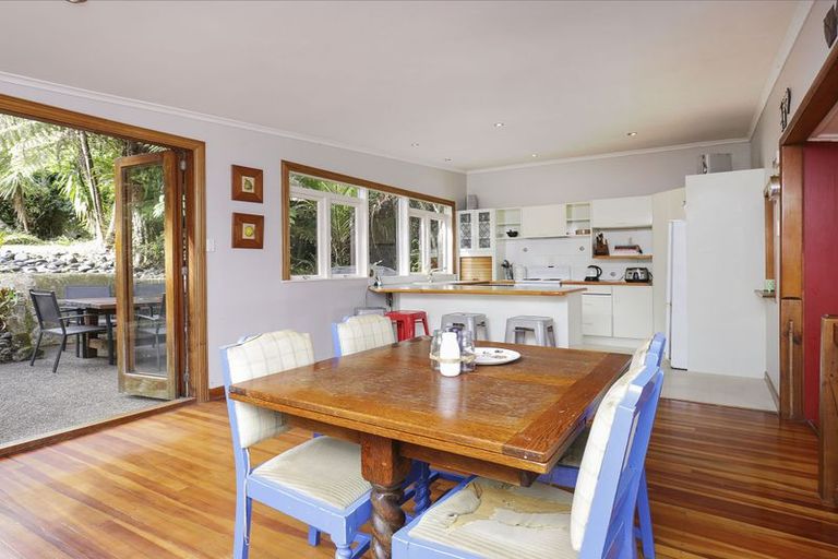 Photo of property in 18 Waima Crescent, Titirangi, Auckland, 0604