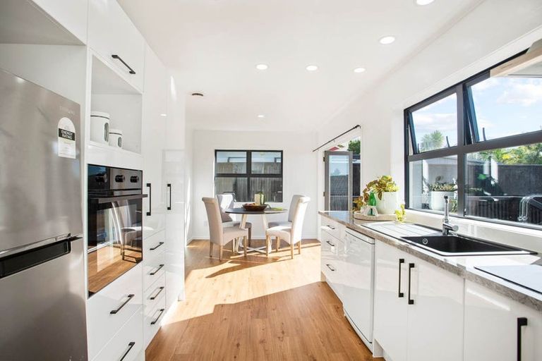 Photo of property in 5 Boys Place, Pakuranga Heights, Auckland, 2010